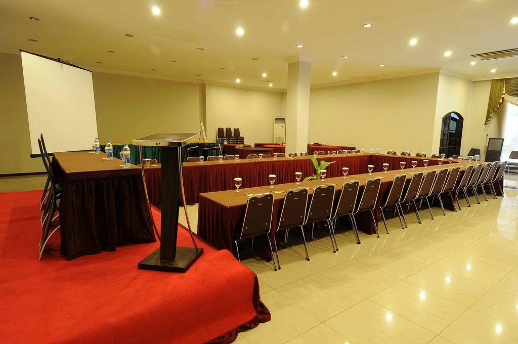 Hotel Kapuas Dharma Понтианак Экстерьер фото