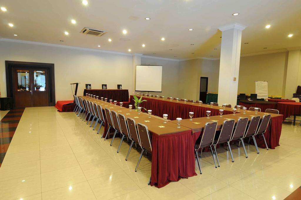 Hotel Kapuas Dharma Понтианак Экстерьер фото