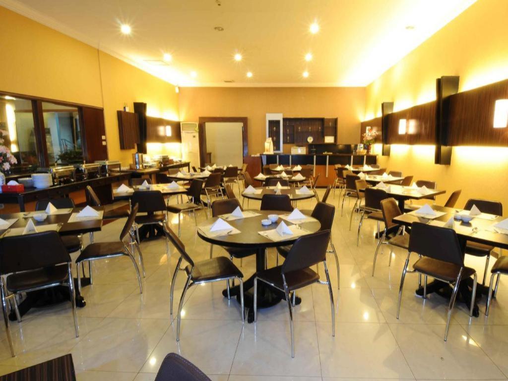 Hotel Kapuas Dharma Понтианак Экстерьер фото