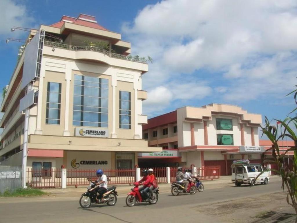 Hotel Kapuas Dharma Понтианак Экстерьер фото