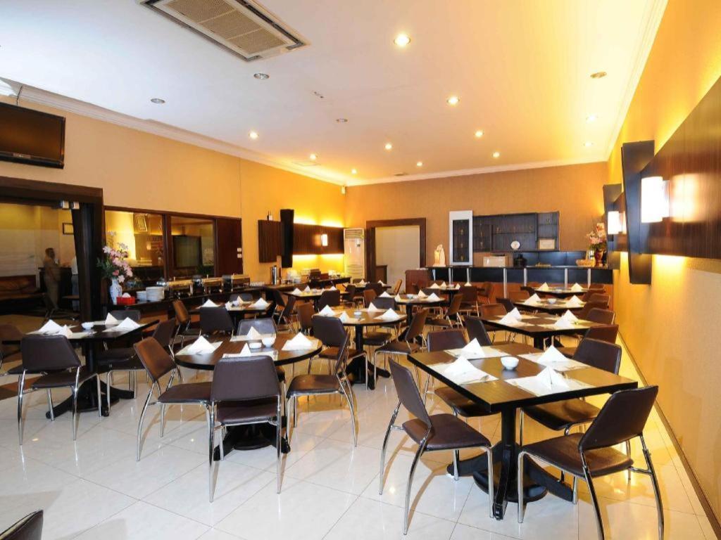 Hotel Kapuas Dharma Понтианак Экстерьер фото